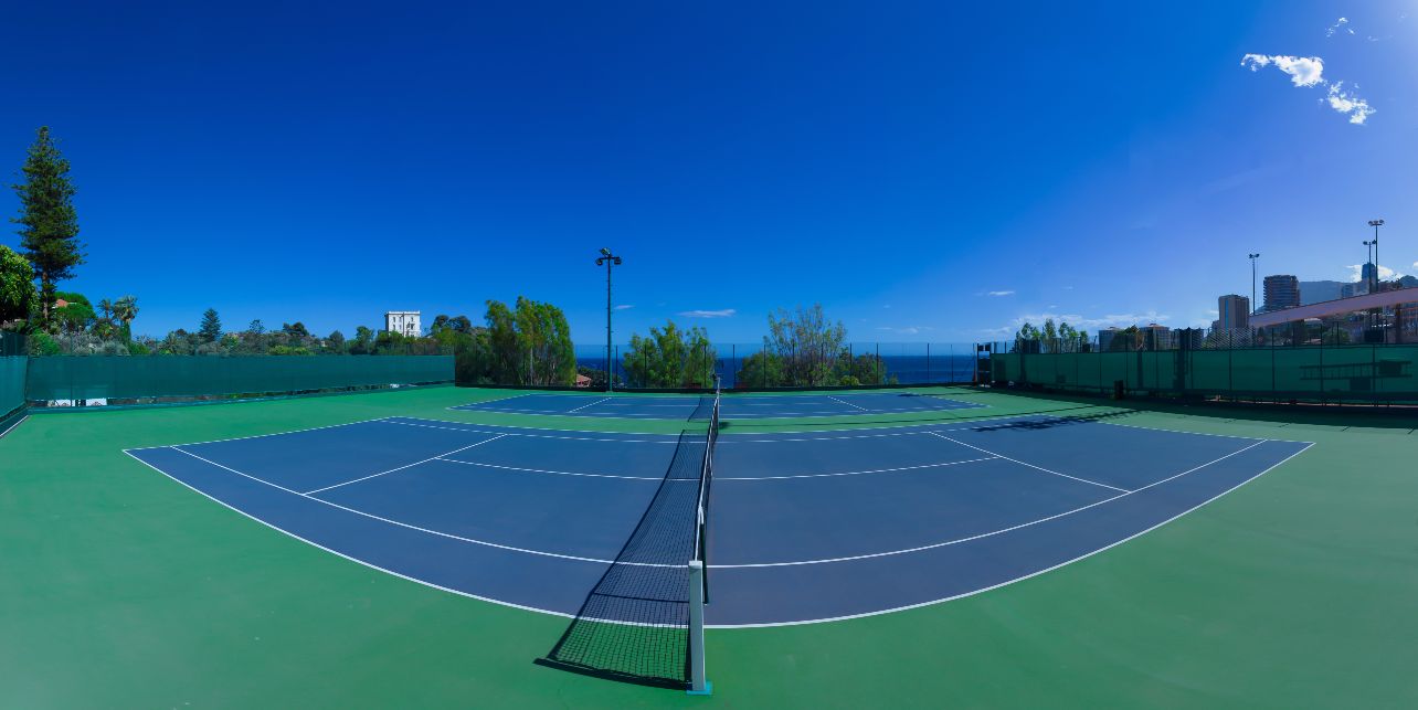 Voetzool kool oortelefoon The Tennis Courts | MCCC